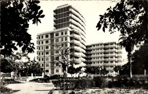 Ak Dakar Senegal, Hochhäuser, Immeuble Brière-de-l'Isle, Gartenanlage, foto