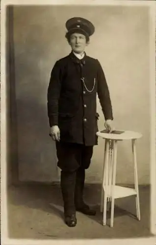 Foto Ak Frau in Uniform, Portrait