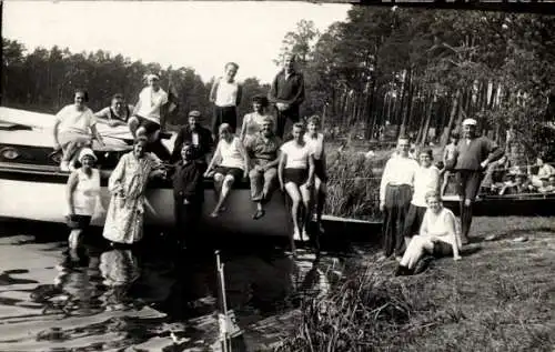 Foto Deutschland, Bootsfahrt, Pause am Ufer
