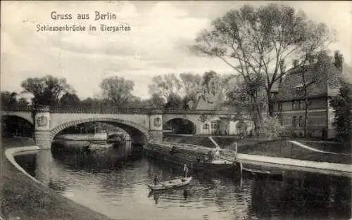 Ak Berlin Tiergarten, Schleusenbrücke im Tiergarten