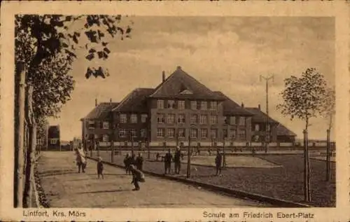 Ak Kamp Lintfort am Niederrhein, Schule, Friedrich-Ebert-Platz