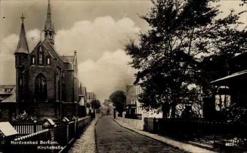 Ak Nordseebad Borkum in Ostfriesland, Nordseebad  Kirchstraße, Kirche, Straße, Häuser