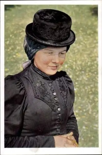 Ak Kärnten Österreich, Frau in Kärntner Tracht, An der Lavant