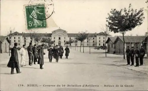 Ak Rueil Hauts-de-Seine, Kaserne des 16. Artilleriebataillons, Wachablösung