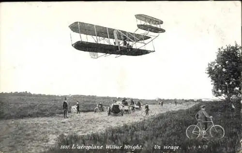 Ak L'aeroplane Wilbur Wright, un virage, Doppeldecker, Fahrrad, Autos
