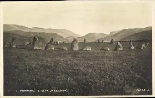 Ak Keswick Cumbria England, Druidical Circle, Steinkreise, Landschaft mit Bergen