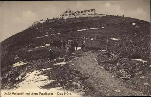 Ak Grindelwald Kanton Bern, Faulhorn, Hotel  Ankunft auf dem Faulhorn, Berglandschaft, Wanderer