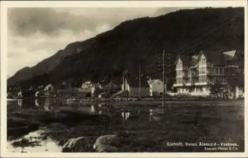 Ak Sund Norwegen, Ausblick auf Sjøholt, Villen, Berge, Fluss, Nebel