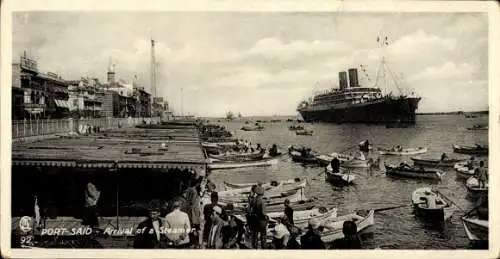 Ak Port Said Ägypten, Ankunft eines Dampfers, Hafenansicht, zahlreiche Boote, Uferpromenade
