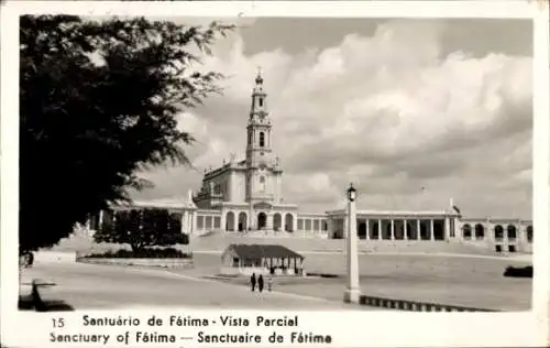 Ak Fatima Portugal, Santuário de  Kirche, Wolken, Landschaft, Ansicht