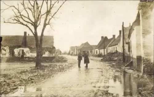 Foto Ak Mercatel Pas de Calais, Straßenpartie, Soldaten, 1916