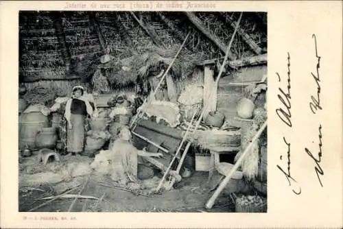 Ak Interior de una ruca de indios Araucanos, Indianer