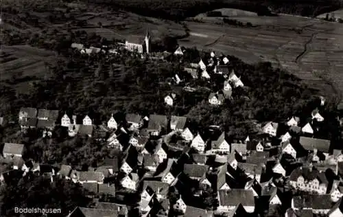 Ak Bodelshausen, Blick auf den Ort mit Umgebung, Feld