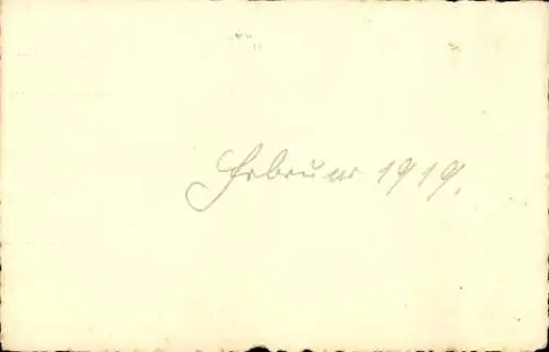 Foto Ak Junge mit Geige, Mutter mit Buch