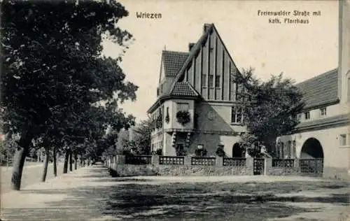 Ak Wriezen im Oderbruch, Freienwalder Straße, Katholisches Pfarrhaus