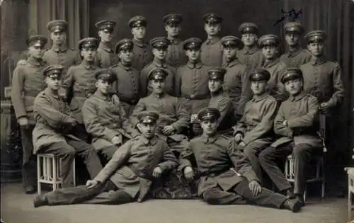 Foto Ak Deutsche Soldaten in Uniform, I WK, Gruppenbild