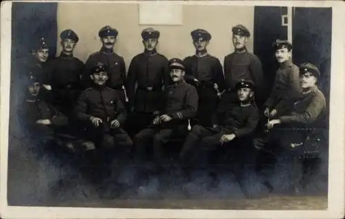 Foto Ak Deutsche Soldaten in Uniform, I WK, Gruppenbild