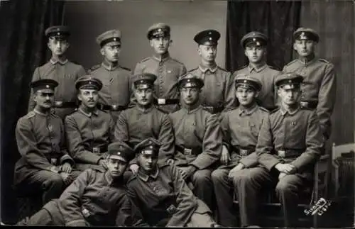 Foto Ak Deutsche Soldaten in Uniform, I WK, Gruppenbild