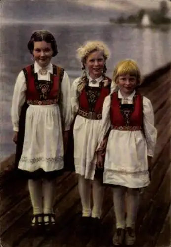 Ak Hardanger Norwegen, drei Mädchen in norwegischer Nationaltracht
