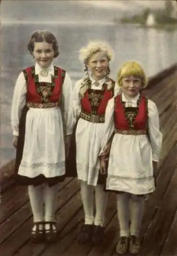 Ak Hardanger Norwegen, drei Mädchen in norwegischer Nationaltracht