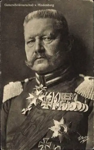 Ak Generalfeldmarschall Paul von Hindenburg, Portrait in Uniform, Orden