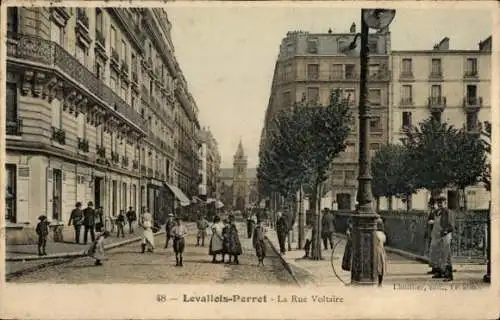 Ak Levallois Perret Hauts de Seine, Rue Voltaire
