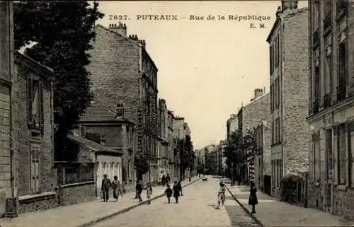 Ak Puteaux Hauts de Seine, Rue de la République, Passanten