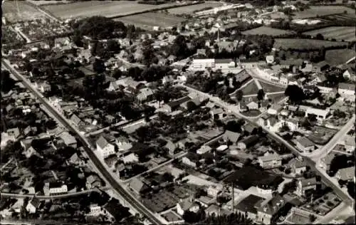 Ak Kaltenkirchen in Holstein , Luftaufnahme von  viele Häuser, Straßen und Grünflächen