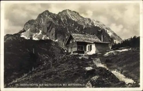 Ak Mittenwald in Oberbayern, St. Anton Hütte, Wetterstein, Berge, Hütten, Natur