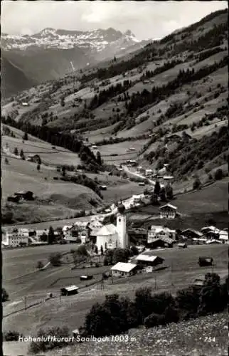 Ak Saalbach in Salzburg, Höhenluftkurort, Berge, Dorfansicht, Kirche, 