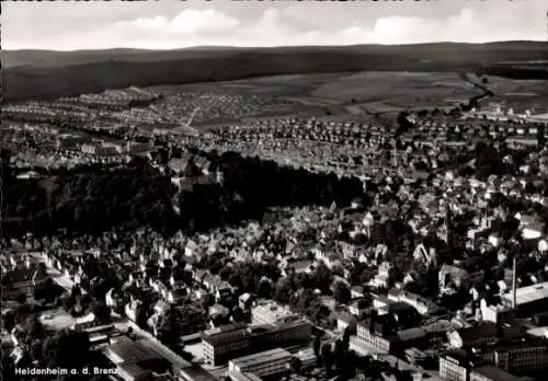 Ak Heidenheim an der Brenz Württemberg, Luftaufnahme der Stadt, Häuser und Landschaft, 1950er Jah