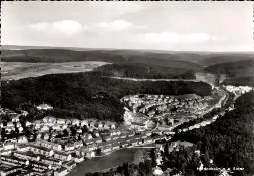 Ak Heidenheim an der Brenz Württemberg, Luftaufnahme von Heidenheim, Wohngebäude, Waldgebiet