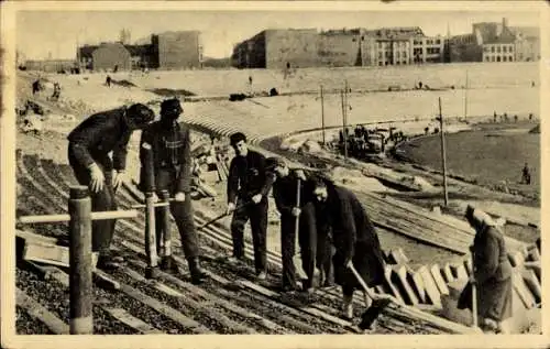 Ak Berlin Mitte, FDJler beim Bau des Stadion Mitte