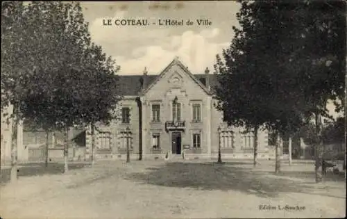 CPA Le Coteau Loire, L'Hôtel de Ville