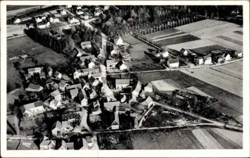 Ak Reinhardshausen Bad Wildungen Hessen, Luftaufnahme eines Dorfes, Häuser, Felder, Bäume