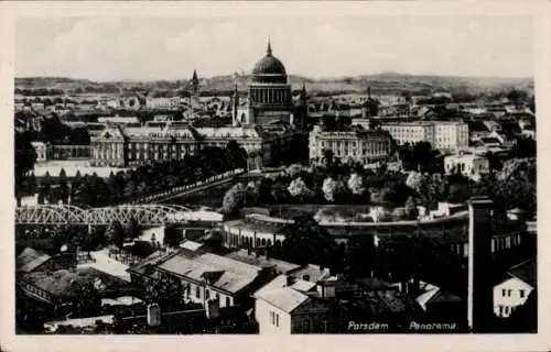 Ak Potsdam Sanssouci, Panoramablick über  Kuppelgebäude, Brücke, Bäume