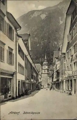 Ak Altdorf Kt Uri, Stadtansicht, Schmidgasse, Kirchturm, Berge im Hintergrund