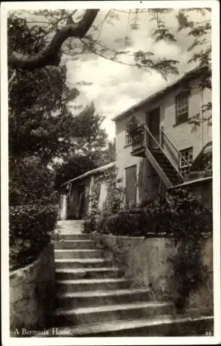Ak Bermuda, A Bermuda Home, Haus mit Treppe, grüne Pflanzen, sonniger Himmel