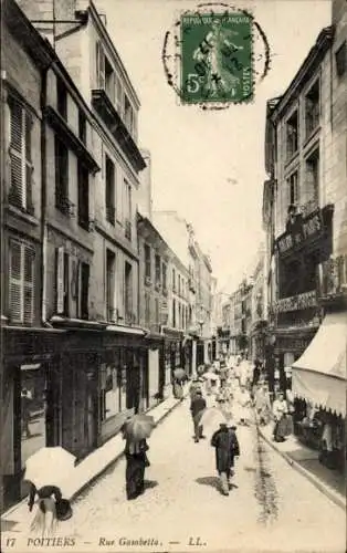 Ak Poitiers Vienne, Straße mit Personen und Schirmen,  Architektur, Werbeschilder