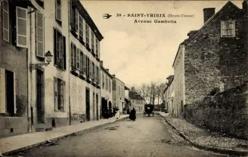 CPA Saint Yrieix Haute Vienne, Avenue Gambetta