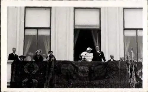 Foto Ak Juliana der Niederlande, Prinz Bernhard, Balkon