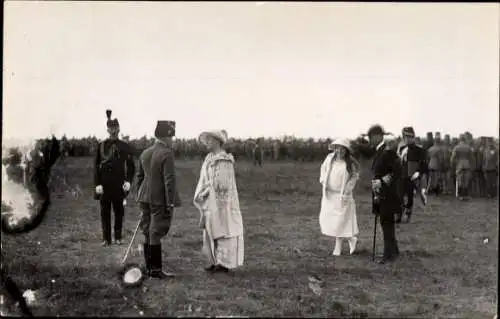 Foto Ak Königin Wilhelmina der Niederlande, Den Haag, Niederländische Armee, Manöver
