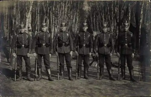 Foto Ak Deutsche Soldaten in Uniform, Gruppenbild, I WK
