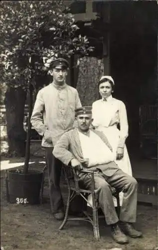 Foto Ak Deutsche Soldaten in Uniform, Lazarett, Krankenschwester