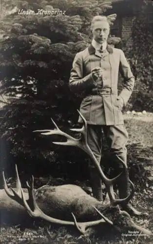 Ak Kronprinz Wilhelm von Preußen auf der Jagd, Portrait mit erlegtem Hirsch