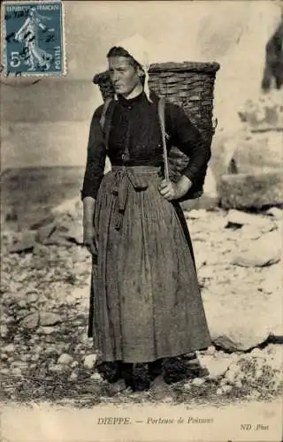 Ak Calvados Normandie, Portrait de Femme Porteuse de Poisson