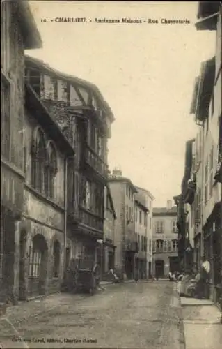 Ak Charlieu Loire, 10.  alte Häuser, Rue Chevroterie, Straße, historische Architektur