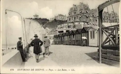 Ak Dieppe Seine Maritime, Blick auf Strandhäuser, Laufsteg, Klippen, historische Architektur, ...