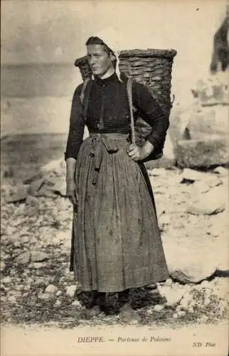 Ak Calvados Normandie, Portrait de Femme Porteuse de Poisson