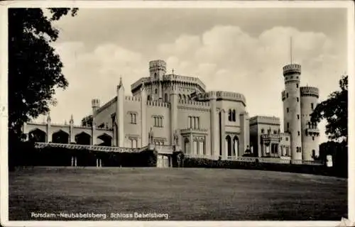 Ak Babelsberg Potsdam in Brandenburg, Schloss Babelsberg, historisches Gebäude, Grünanlage